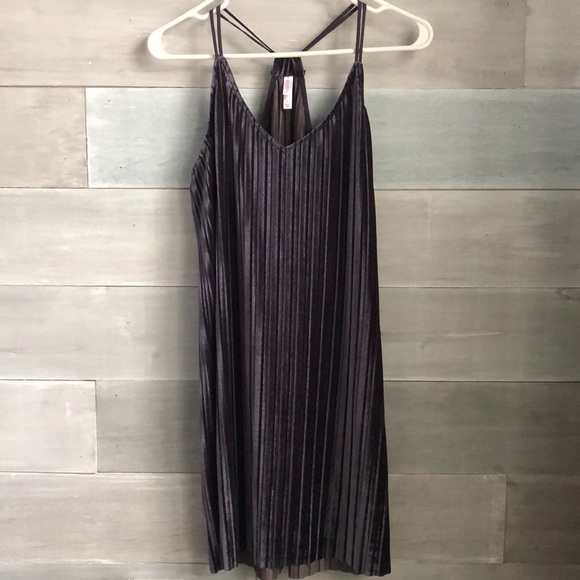 Xhilaration Dresses & Skirts - Pleated Velvet Dress
